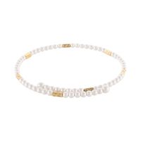 Choker z satynowych perełek i złotych, prostokątnych przekładek