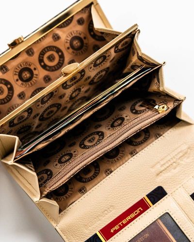 klasyczny, elegancki portfel damski w beżowym kolorze mieszczący dowód na Arena.pl