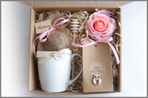 PREZENT NA DZIEŃ NAUCZYCIELA DLA WYCHOWAWCZYNI KOSZ PREZENTOWY BOX na Arena.pl