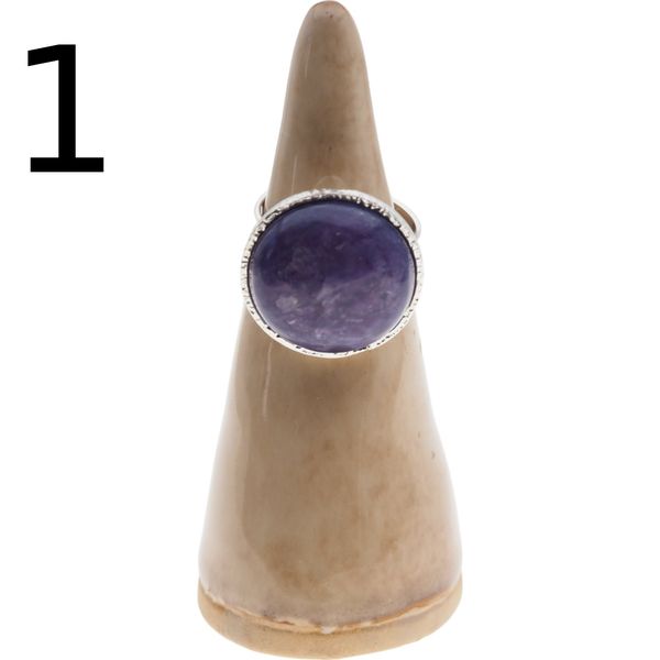 Pierścionek regulowany z okrągłym Czaroitem w srebrze młotkowanym 2 zdjęcie 5