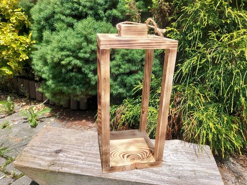 Lampion drewniany ze sznurkiem latarnia opalany 18x18x40 - 2 GATUNEK na Arena.pl