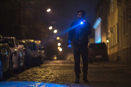 Latarka Taktyczna Wojskowa Mocna Szperacz CREE XPE LED ZOOM z UV Aku + Etui na Arena.pl