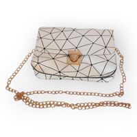 Torebka damska listonoszka biała z łańcuszkiem