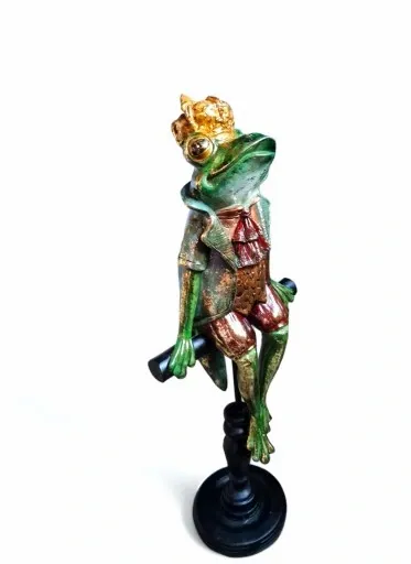 FIGURKA FIGURA ŻABA ŻABKA SIEDZĄCA W KORONIE model II zdjęcie 1