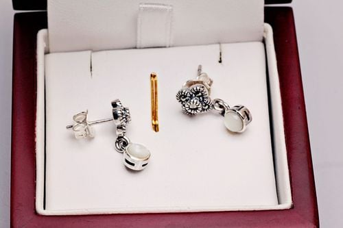 srebrne drobne kolczyki z markazytami i masą perłową - kdm4111 na Arena.pl