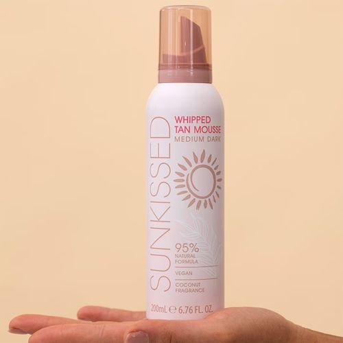 Sunkissed Whipped Tan Mousse Medium Dark Pianka samoopalająca 200ml na Arena.pl