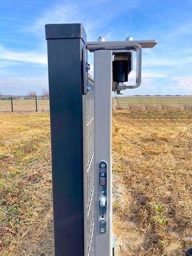 Uchwyt kątownik rolki prowadzącej bramy przesuwnej ocynk+lakier na Arena.pl