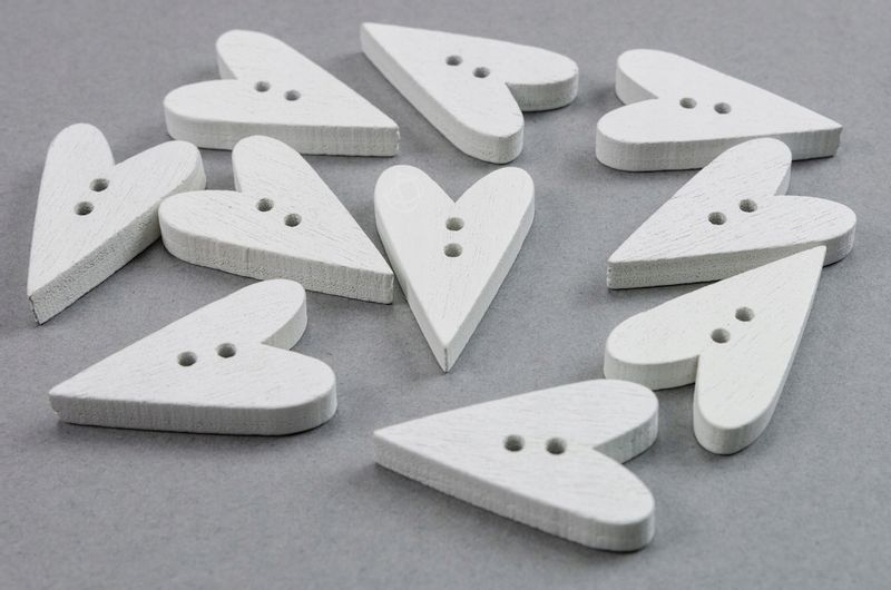 Guzik drewniany SERCE biały 10szt. zdjęcie 3
