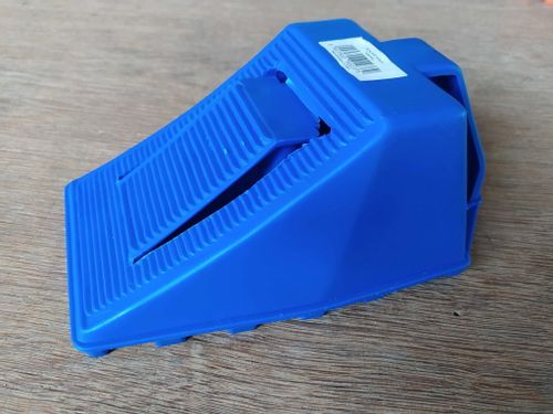 Klin blokada pod koła 9cm niebieski na Arena.pl