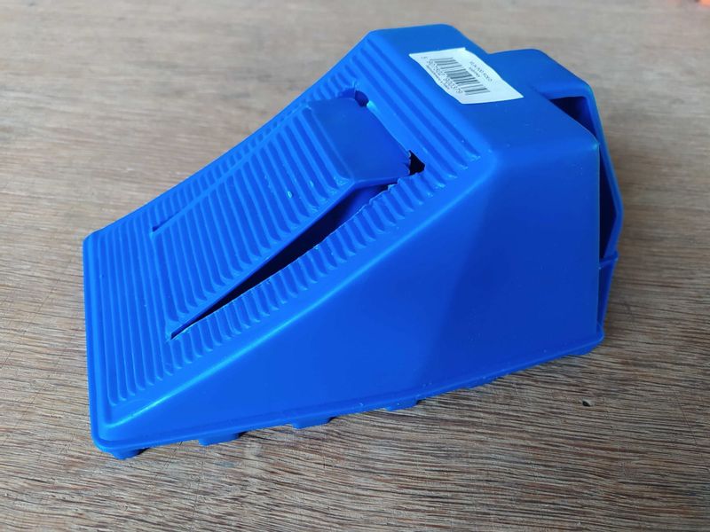 Klin blokada pod koła 9cm niebieski zdjęcie 2