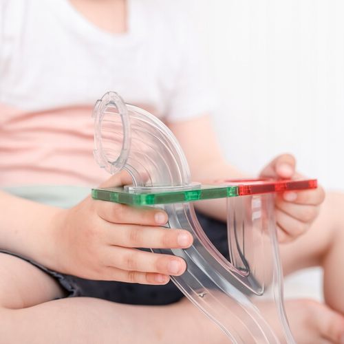 Connetix: klocki magnetyczne tor kulkowy kulodrom Ball Runn 92 elementy na Arena.pl