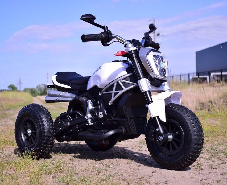 NAJNOWSZY WIELKI MOTOR , POMPOWANE KOŁA, PANEL, DŹWIĘKI, SKÓRA, STRONG2/1600 zdjęcie 2