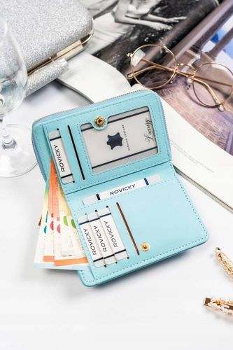 pojemny portfel damski w kolorze błękitnym zamykany zatrzaskiem na Arena.pl