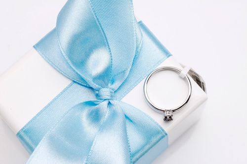 Złoty pierścionek PBD1595B - Diament na Arena.pl