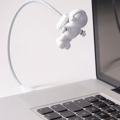Lampka astronauta na USB na Arena.pl