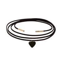 Czarny choker z czarnym, pękatym serduszkiem, wiązany z przodu