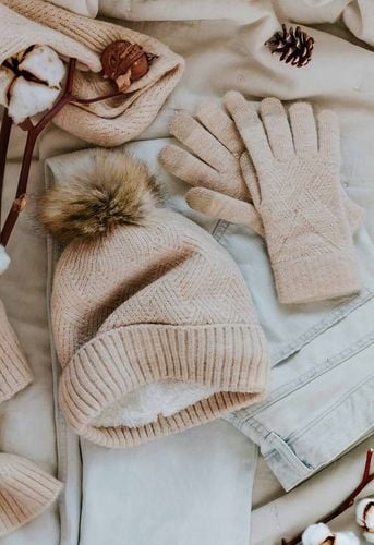 Komplet czapka ocieplana pompon szalik rękawiczki dotykowe do telefonu na Arena.pl