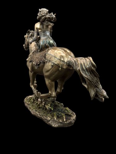 CELTYCKA BOGINI KONI RHIANNON VERONESE  (WU77287A4) na Arena.pl