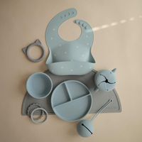 Mushie : Etui na smoczek do wózka Kula POWDER BLUE