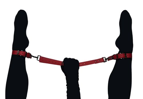 kajdanki na nogi bdsm z łącznikiem. regulowane, czerwone, do bondage. na Arena.pl