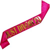 Just Divorced - różowa szarfa  ze złotym nadrukiem