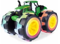 Traktor, świecące opony. Tomy