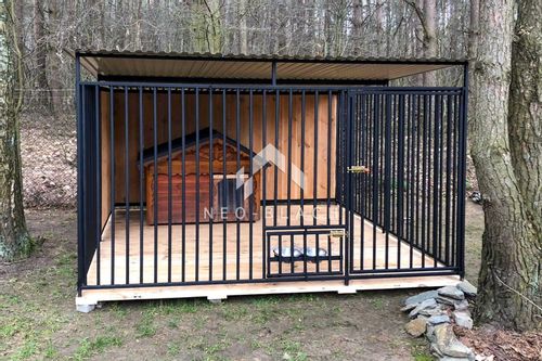 Kojec dla Psów 3x3m drewniana podłoga Zabudowane ściany uchwyt miski NB167 na Arena.pl