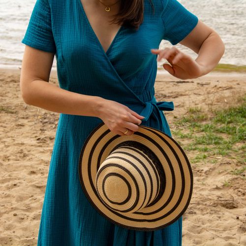 Niebieska bawełniana kopertowa sukienka midi Boho na Arena.pl