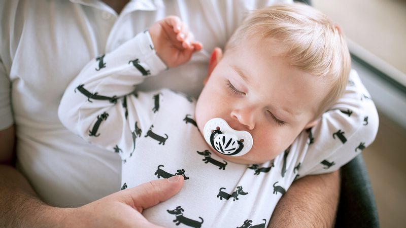 LOVI Smoczek silikonowy dynamiczny 18+m 2 szt  Salt&Pepper zdjęcie 6