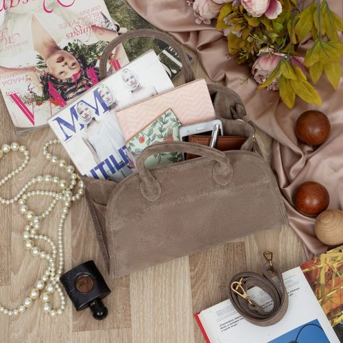 VERA PELLE torebka damska zamszowa klasyczna mała z paskiem V696 taupe na Arena.pl