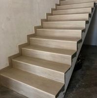 Drewnopodobne płytki na schody 120x30 BEŻ antypoślizgowe struktura drewna