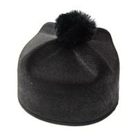 czapka biret ksiądz kapłan klecha wikary kleryk