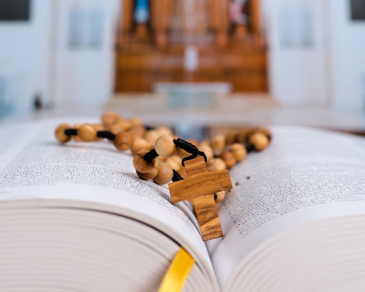 Różaniec z drewna oliwnego RT-22 zdjęcie 3