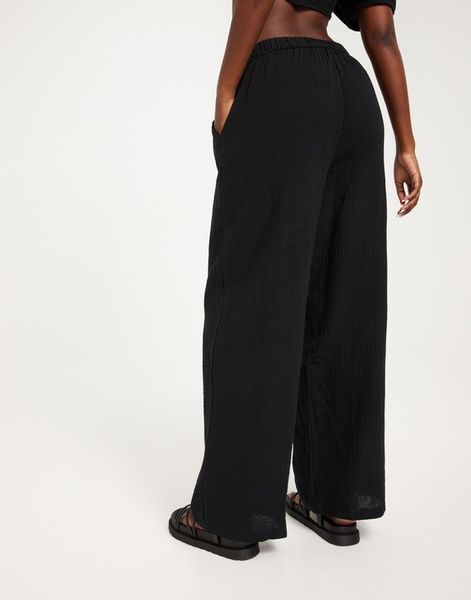 SPODNIE CASUAL KIESZENIE 6VM NG5__S VERO MODA MUŚLINOWE CZARNE zdjęcie 3