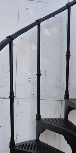 SCHODY KRĘCONE FI 1,36 M - WZÓR NR 3 - 1 TRALKA NA STOPNIU ŻELIWNE na Arena.pl