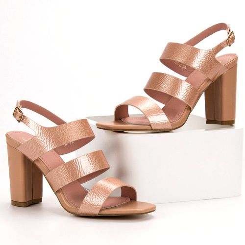 Lakierowane Sandałki r.40 na Arena.pl