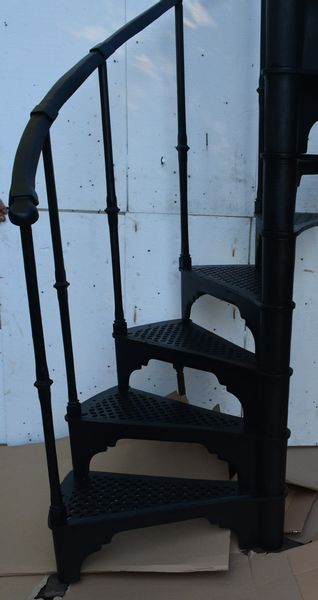 SCHODY KRĘCONE FI 1,36 M - WZÓR NR 3 - 1 TRALKA NA STOPNIU ŻELIWNE zdjęcie 2