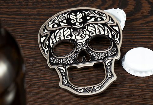 OTWIERACZ DO BUTELEK PIWA KAPSLI CZASZKA METALOWY na Arena.pl