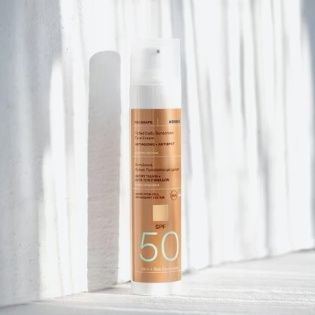 Korres Red Grape Tinted Sunscreen SPF50 koloryzujący krem UV do twarzy 50ml na Arena.pl