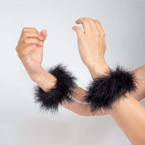 black marabou handcuffs na Arena.pl
