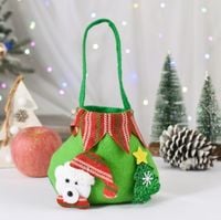 torebka worek na prezenty 18x16 cm zielono - czerwony z misiem xyi-102b