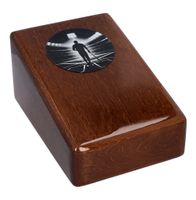 Urna kremacyjna z litego drewna o tematyce baseballowej