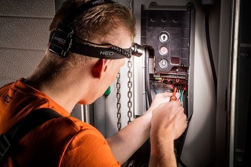 latarka czołowa 2501 lum zoom cree xpe 3xaaa - t n99-201 na Arena.pl