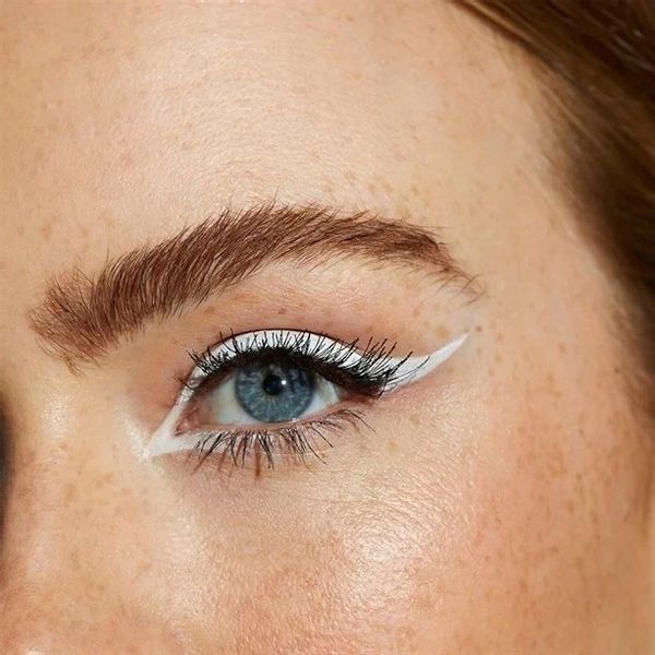 Avon – eyeliner w pisaku White Cloud zdjęcie 4