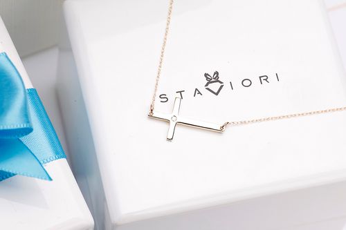 złoty naszyjnik celebrytka z krzyżykiem - długość regulowana na Arena.pl