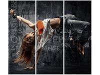 OBRAZ DZIEWCZYNA TAŃCZĄCA BREAKDANCE