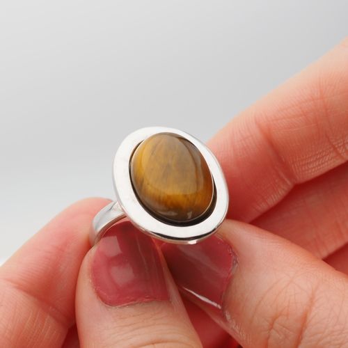 Pierścionek regulowany z owalnym Tygrysim Okiem w srebrze na Arena.pl