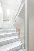 Płytki na schody z kapinosem 120x30 marmuropodobne