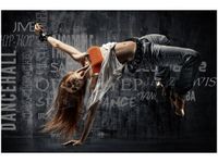 OBRAZ DZIEWCZYNA TAŃCZĄCA BREAKDANCE