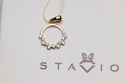 złoty wisiorek kółko z cyrkoniami na Arena.pl